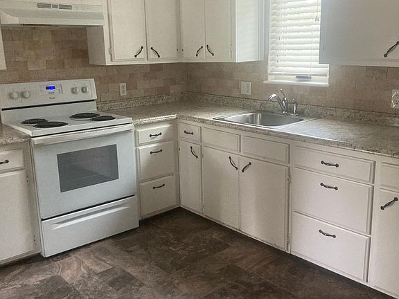 3rd image of 3718 Decker Dr