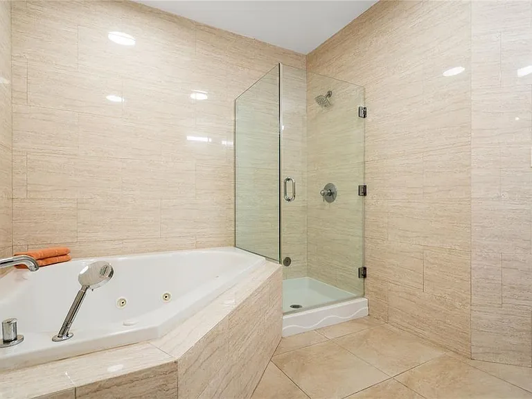 120 Chardon Ave #302 — Photo 17