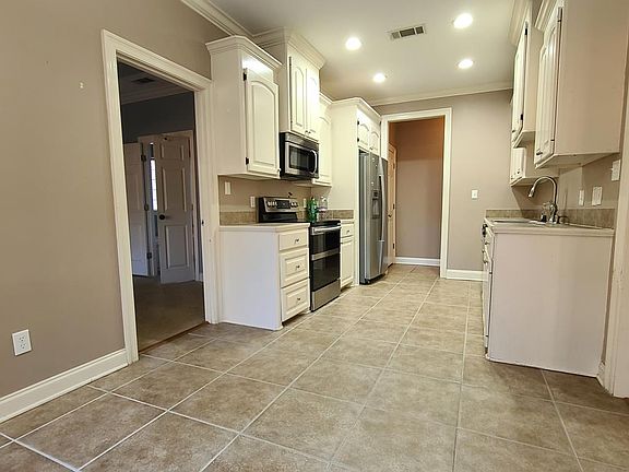 3rd image of 51 Fox Pen Dr