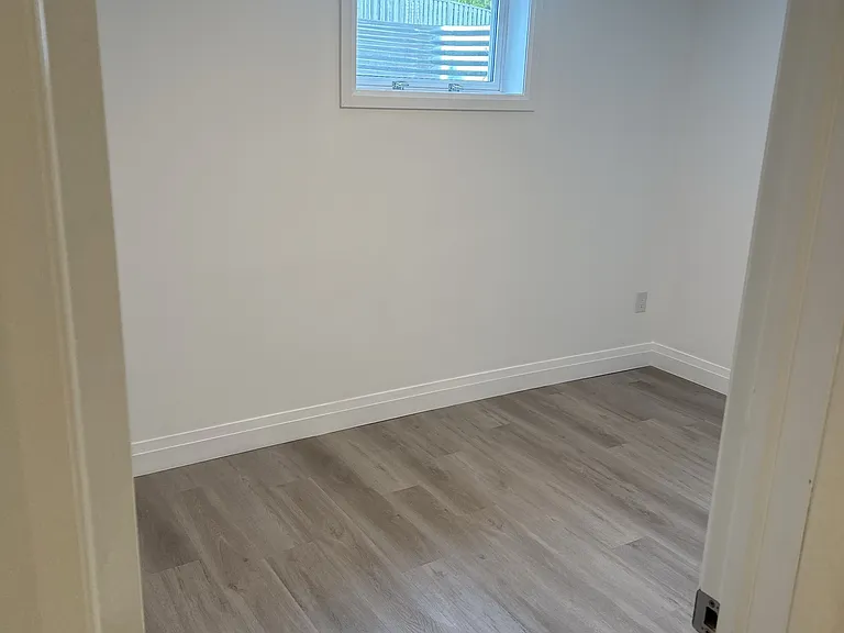 6035 Britannia Cres #LOWER — Photo 11