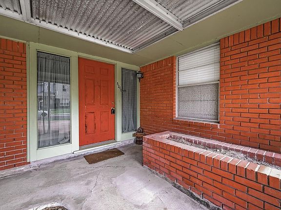 3rd image of 5218 Lido Ln