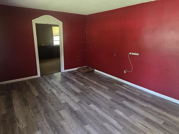 3rd image of 705 E Hancock Dr