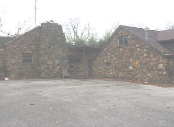 2nd image of 2323 W Arlington Rd