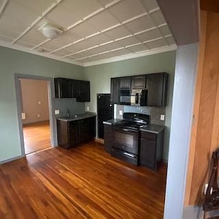 1st image of 36 Reed St Floor 1