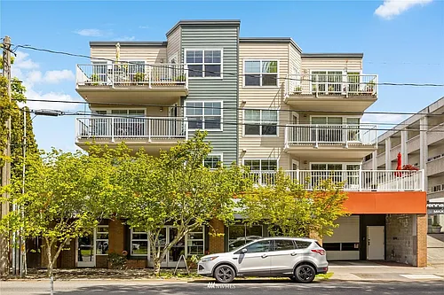 432 NE Ravenna Blvd #204 Photo 1