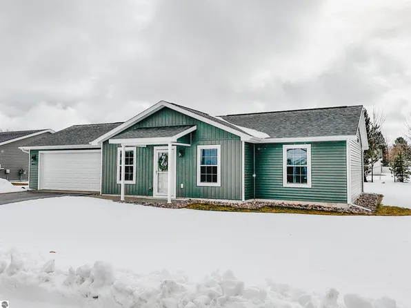 3665 Tanager Dr, Traverse City, MI 49685