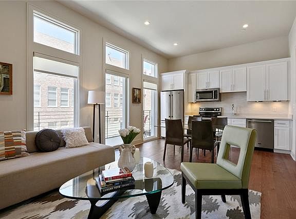 3rd image of 818 Dauphine St #Townhouse 102