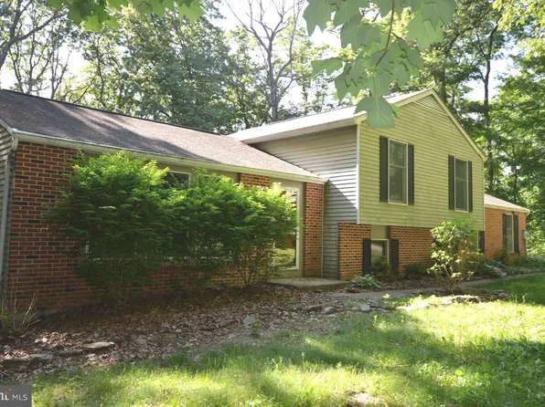 4 Deep Pond Ct, New Freedom, PA 17349