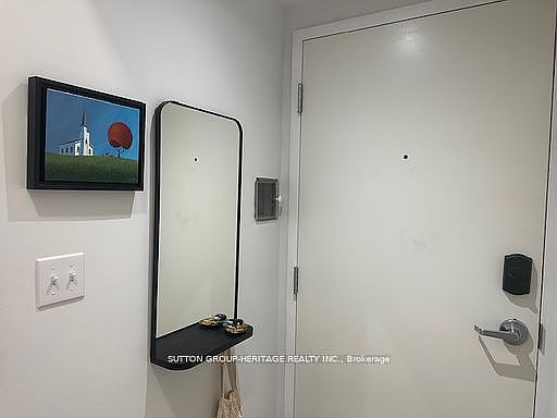 3rd image of 19.5 King St W #1