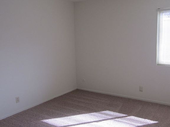 5th image of 20652 Park Cir W APT 3