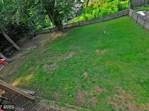 3rd image of 1084 Crestview Dr
