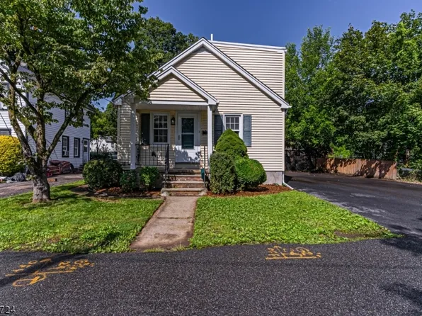 7 Storms Pl, Wanaque Boro, NJ 07420