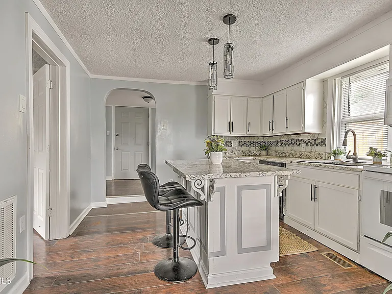 1208 Riverside Ave — Photo 9
