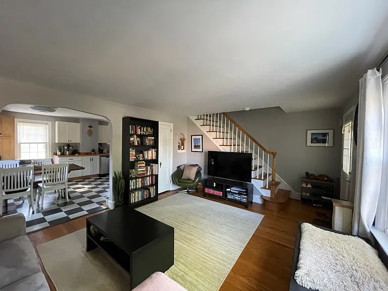 2 W Summerfield Ave — Photo 2