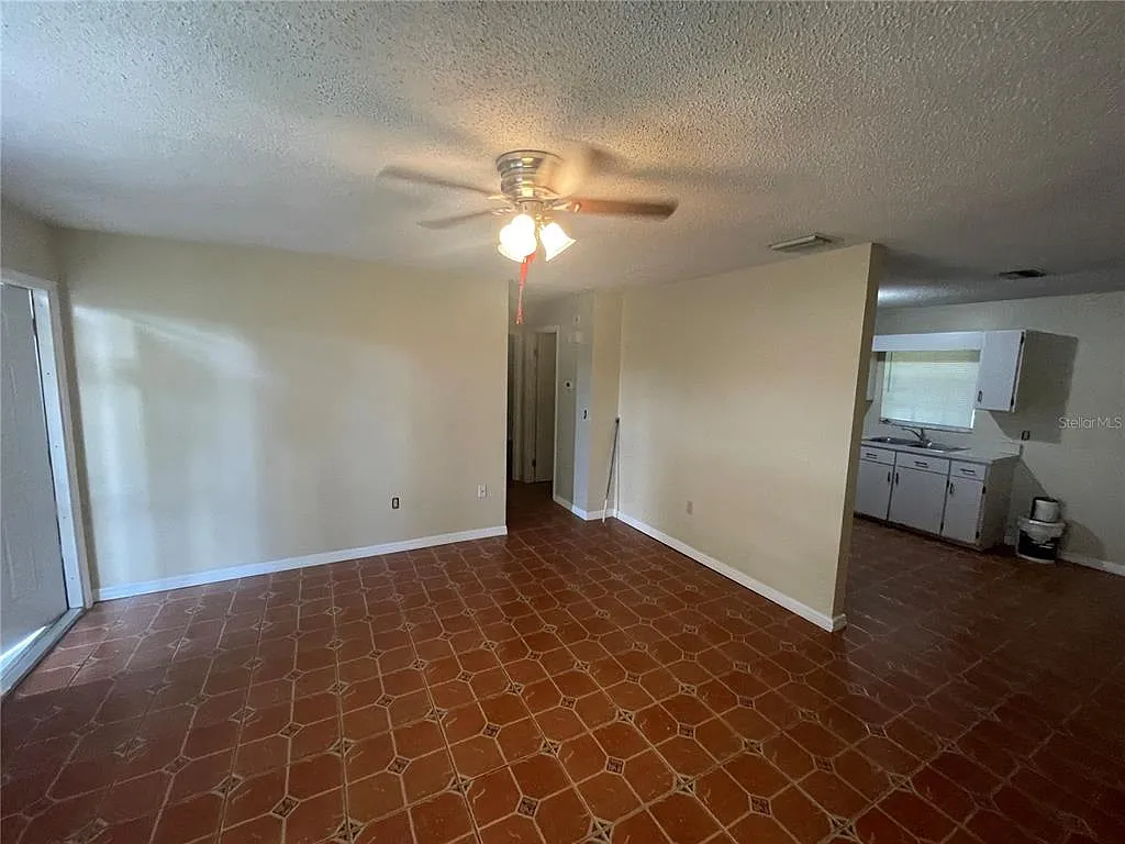 2 bed, 1.0 bath, 858 sqft, $1,550 — Photo 3