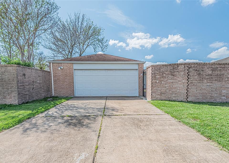 1st image of 9302 Keegans Wood Dr