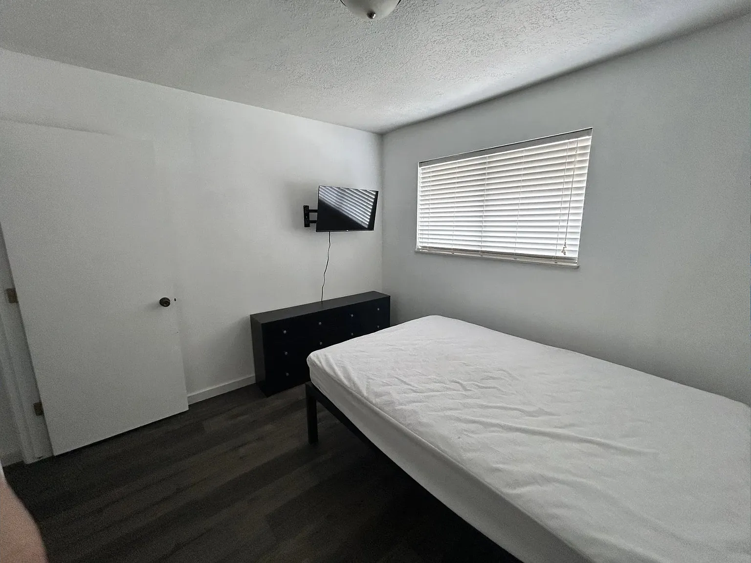 For Housemate: 1BR | 1 shared BA | Available 08/17 | $900/mo | Albuquerque, NM — Photo 1