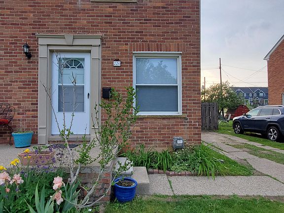 2nd image of 220 Parkview Dr