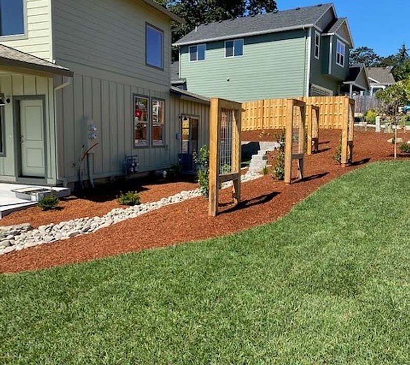 1st image of 441-443 NW Hillcrest Dr #441