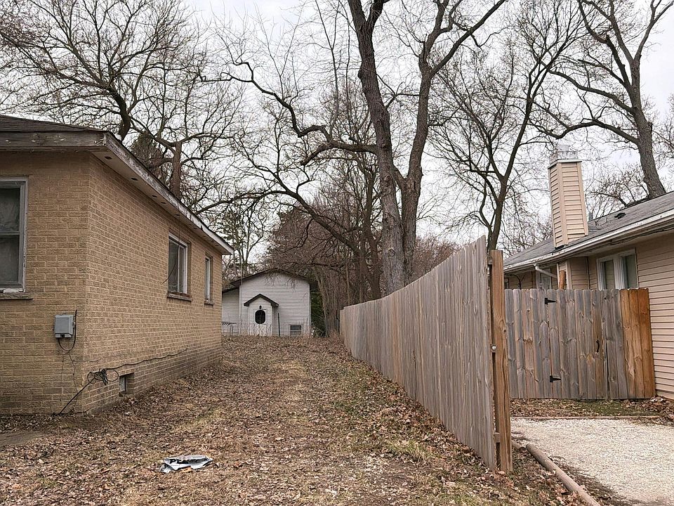 2nd image of 35578 N Grove Ave