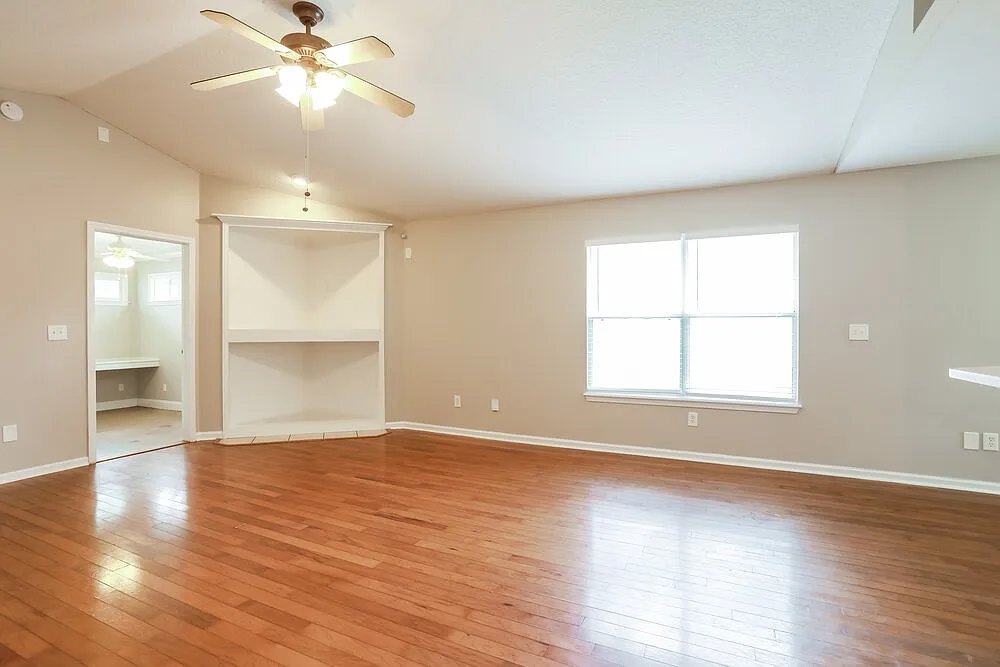 3 bed, 2.0 bath, 1430 sqft, $1,885 — Photo 4
