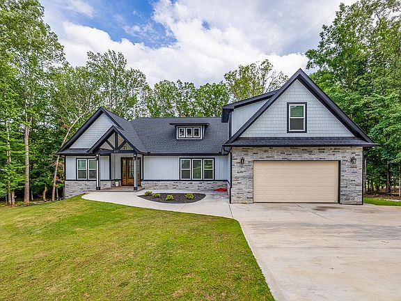 2nd image of 425 Crossvine Way