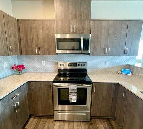 4th image of 17181 SW Snowdale St Unit 203