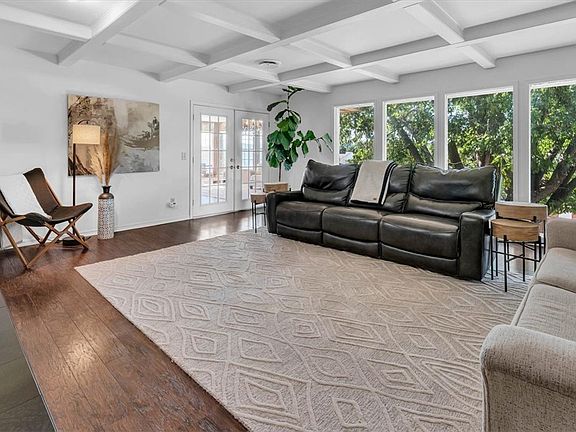 4th image of 501 Fairway Cir