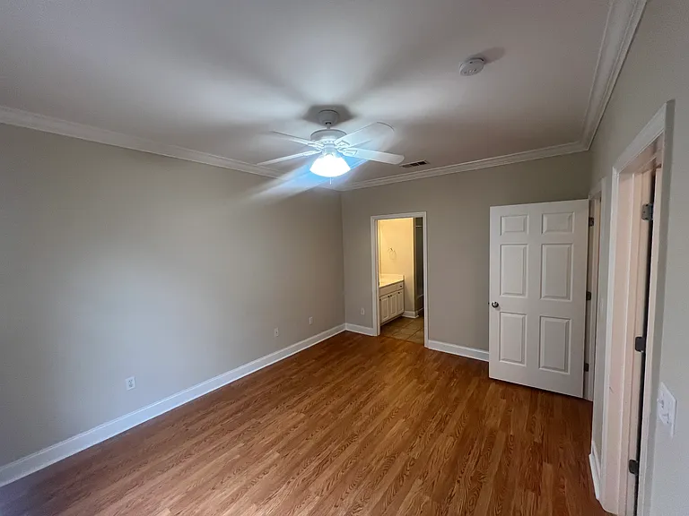 4441 Burbank Dr #906 — Photo 8