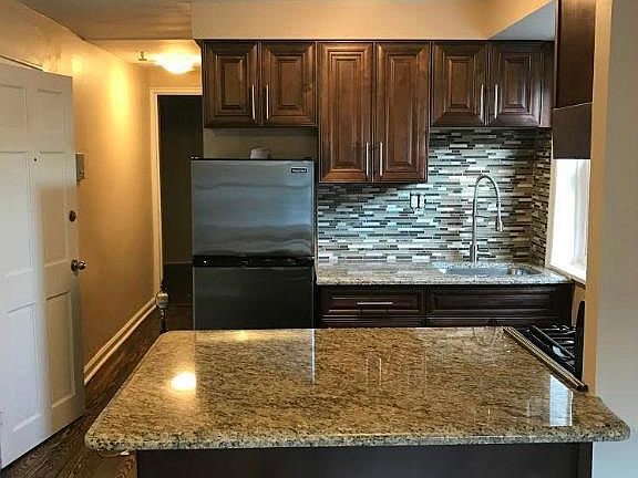 2nd image of 2211 47th St APT 1R