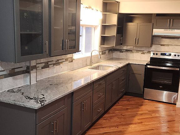 2nd image of 15805 Green Lane Ave