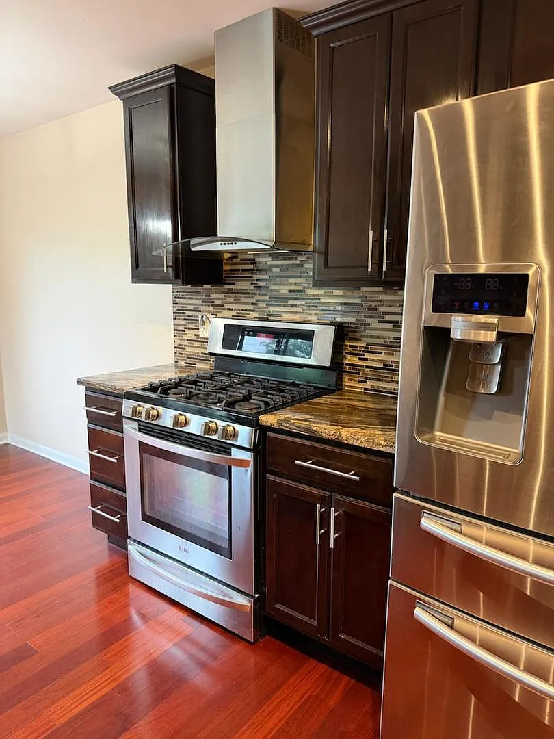 3 bed, 1300 sqft, $2,400 — Photo 4