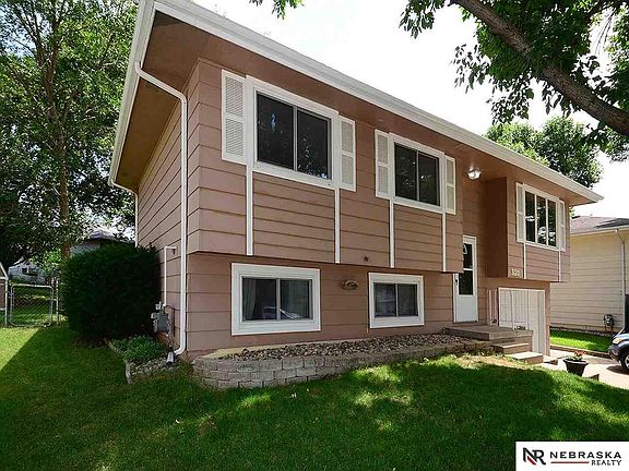 2nd image of 3120 Laramie Cir