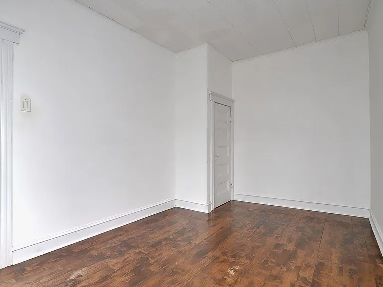 12 Romaine Ave — Photo 10