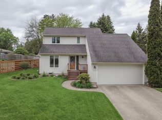 536 Dutch Hill Dr, Lansing, MI