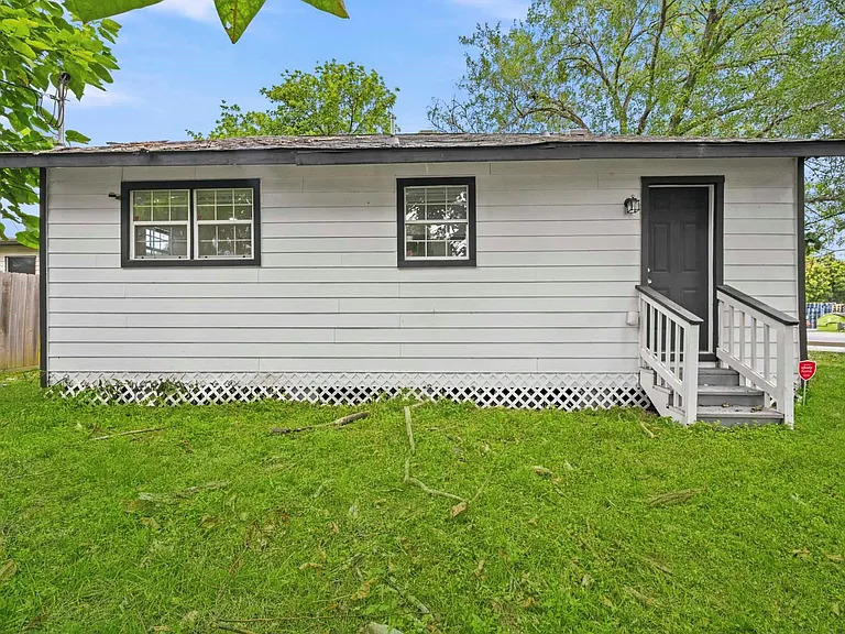 1501 Maiden Ln — Photo 26