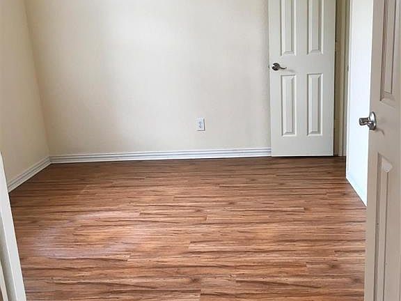 4th image of 303 Parkhurst Ln