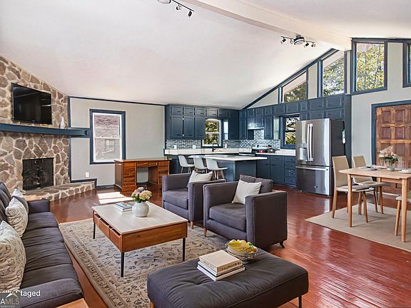 5th image of 1126 Lakeshore Ct