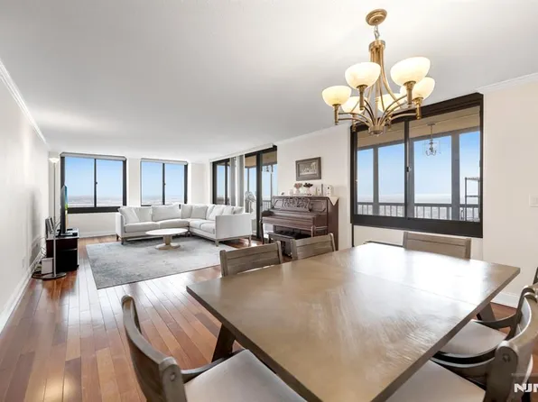 200 Winston Dr APT 2920, Cliffside Park, NJ 07010