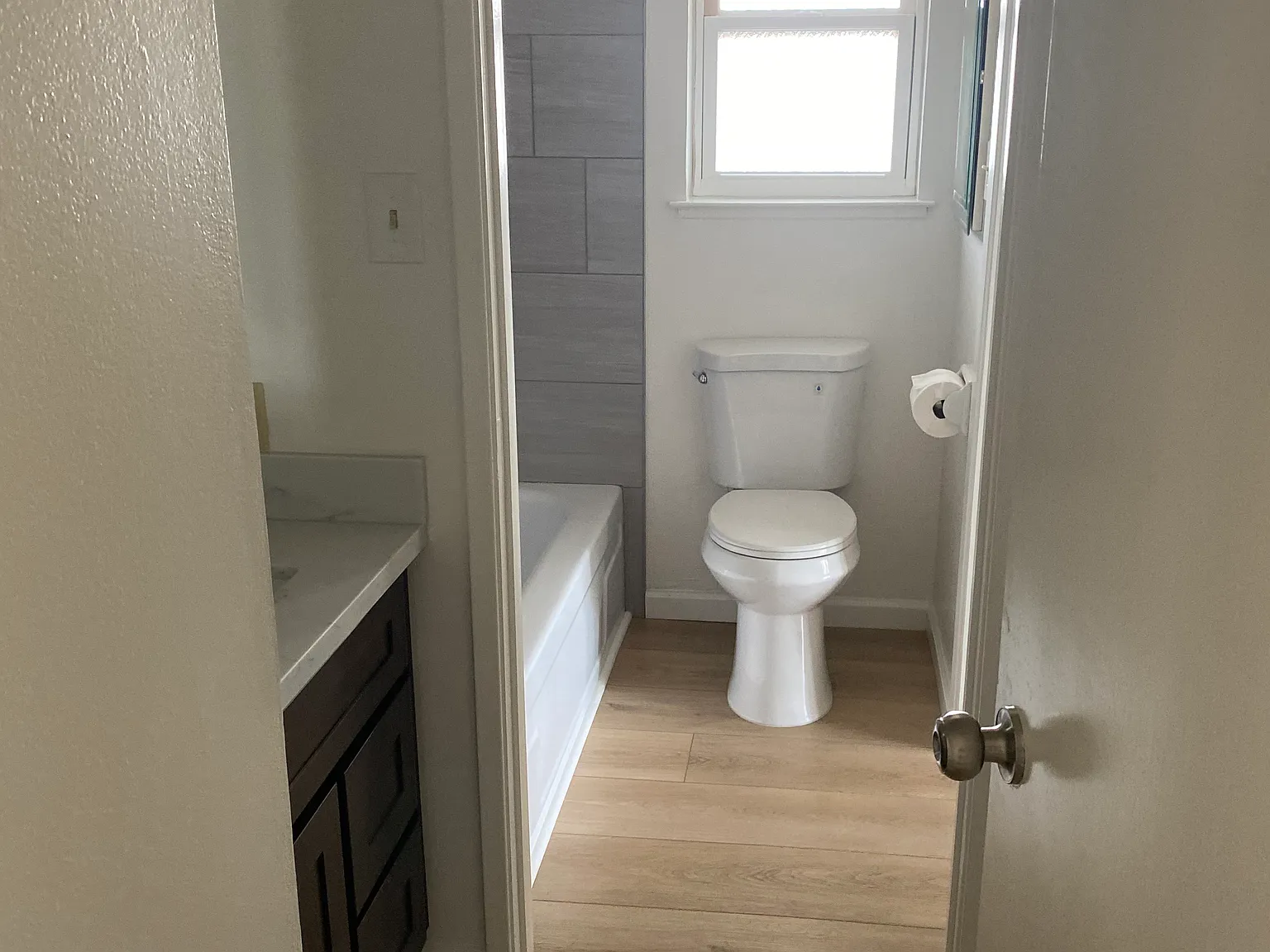 2 bed, 1.5 bath, 1001 sqft, $2,150 — Photo 3