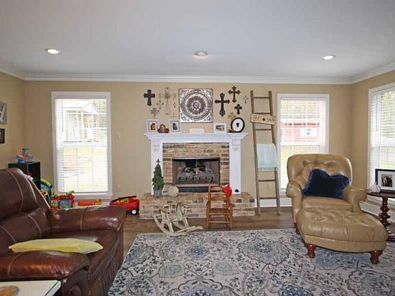 4th image of 503 Sweet Gum St