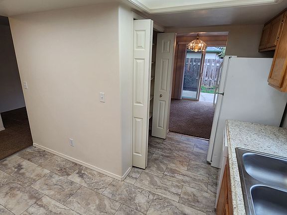 2nd image of 1322 1324 Country Glen Ave NE #1322