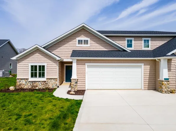 126 Lane 151a Hamilton Lk, Hamilton, IN 46742