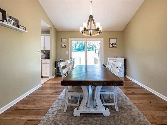 5th image of 23 Alice Cir