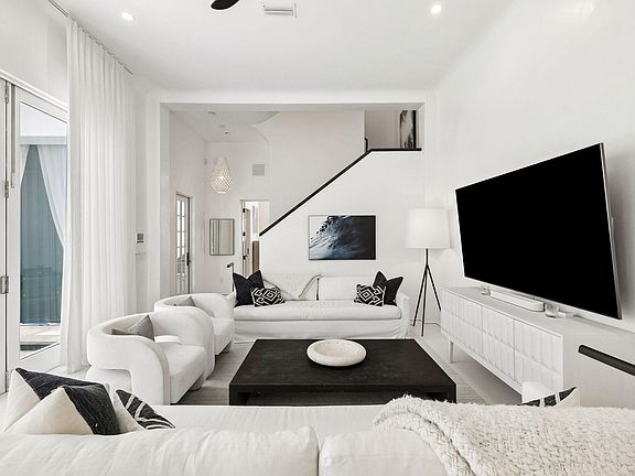 4th image of 20 Kings Castle Ct