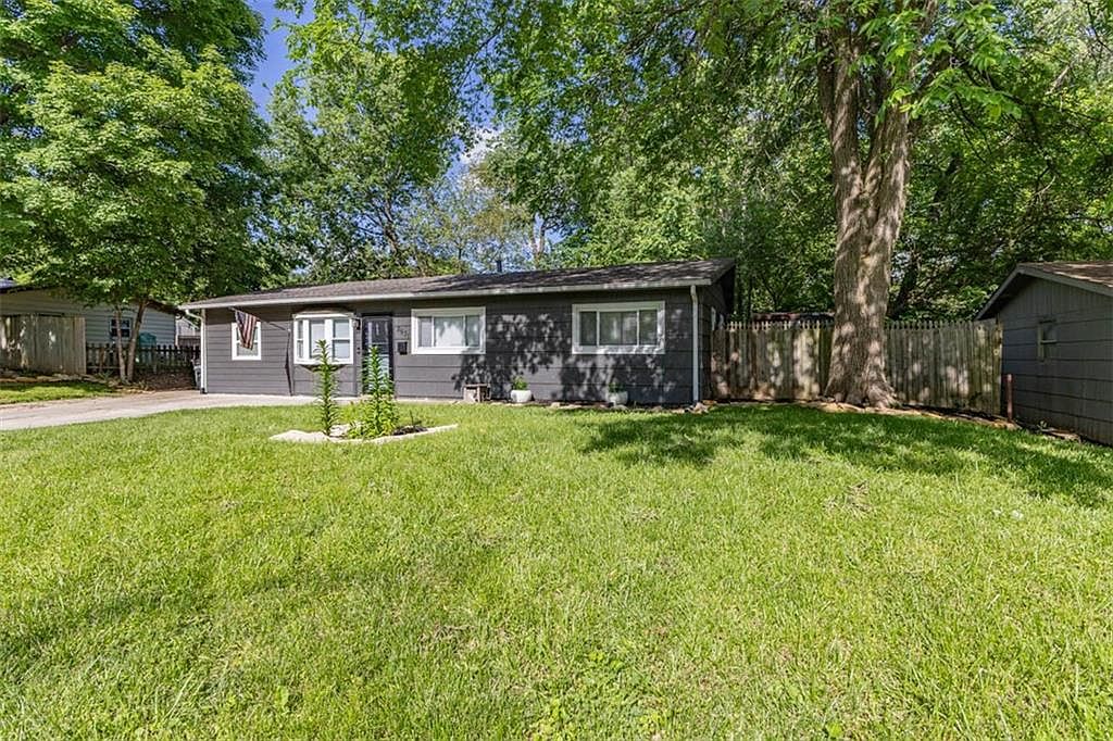2631 S 52nd St, Kansas City, KS 66106 | Zillow