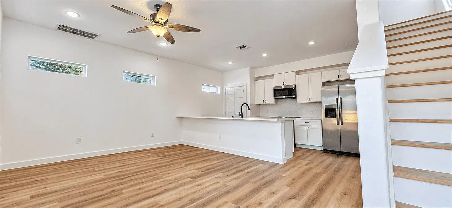 3 bed, 2.5 bath, 1600 sqft, $1,800 — Photo 3