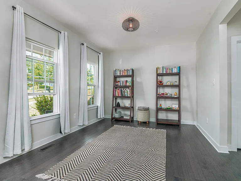 405 Potomac View Pkwy — Photo 16