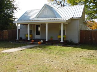 715 S Oak Ave, Aurora, MO 65605
