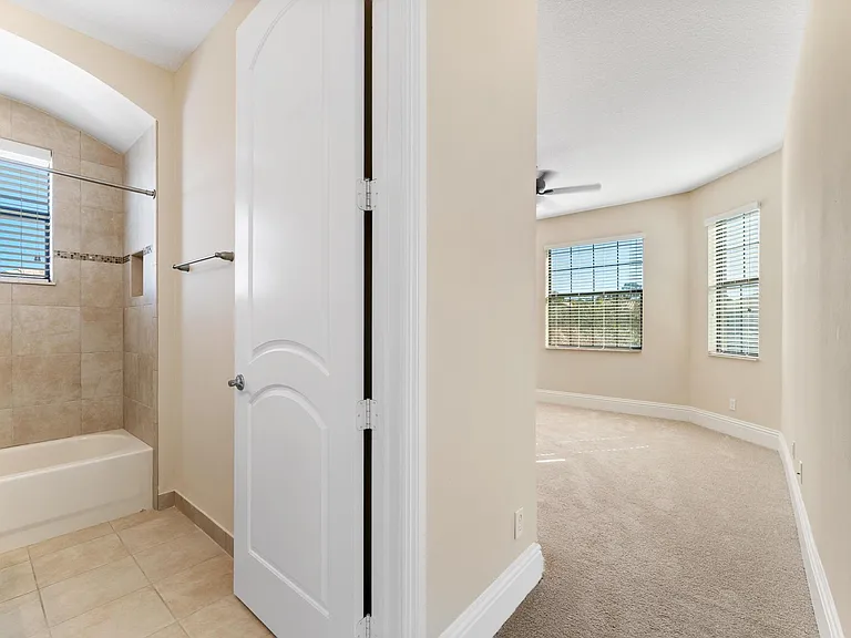 259 SE Calmo Cir — Photo 31